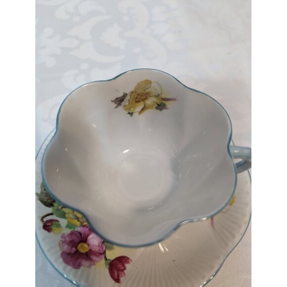 Shelley "BEGONIA" Teacup & Saucer - Picture 7 of 9